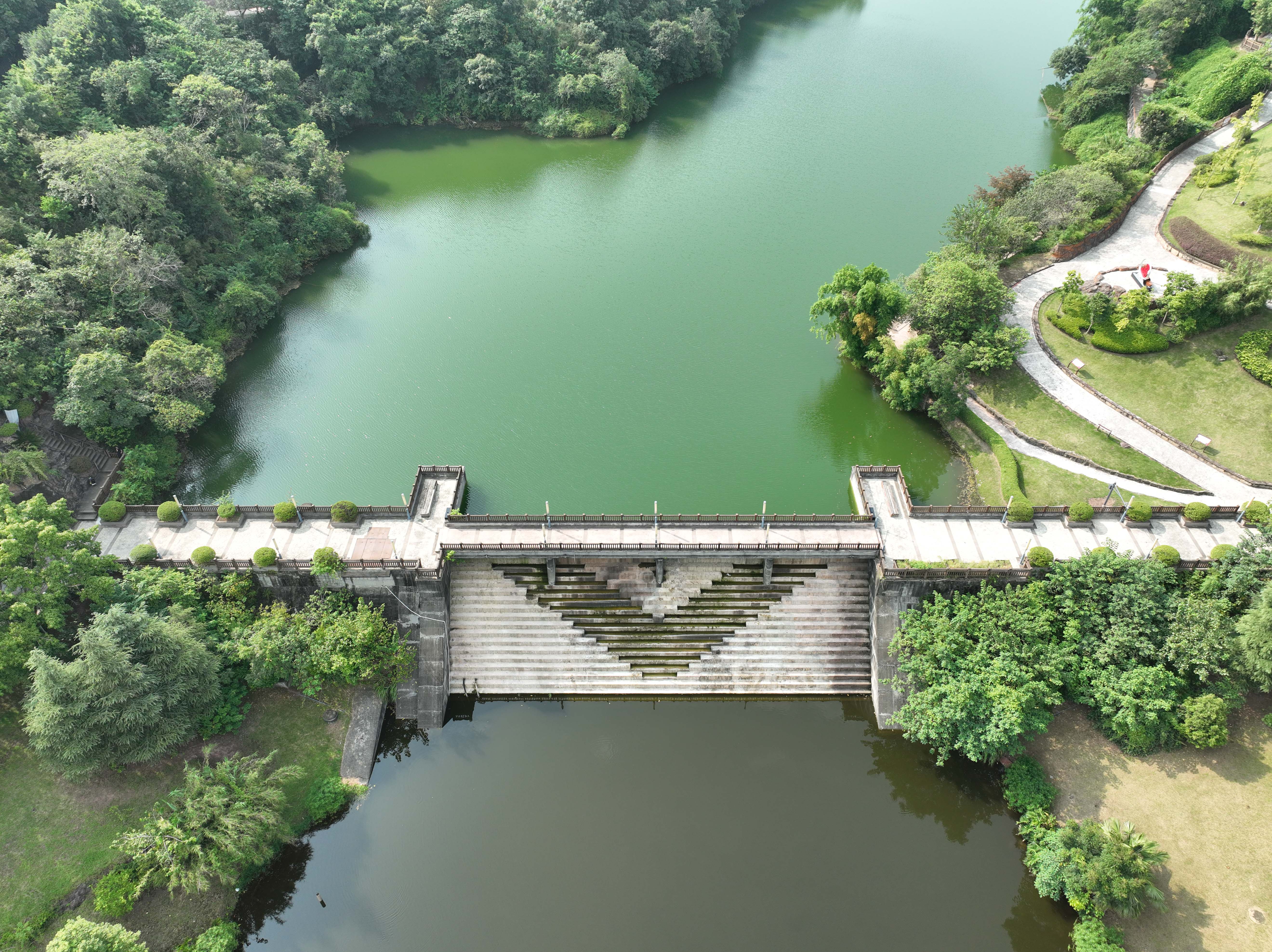 龍湖景觀壩一級壩.JPG.jpg